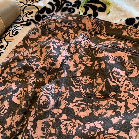 Almost new, only worn once. You will love the way it looks. - Picture 5 of 5